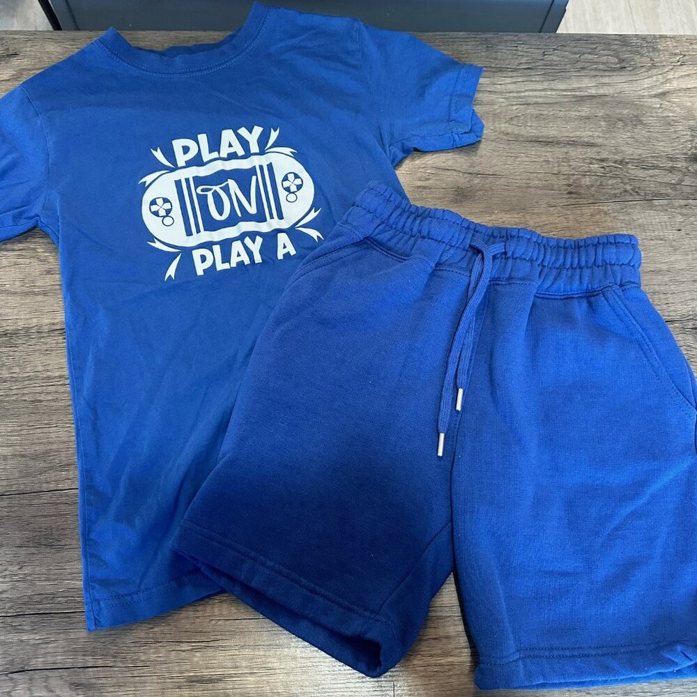 Boys 2-Piece Short Set w/Custom Graphic Size Medium